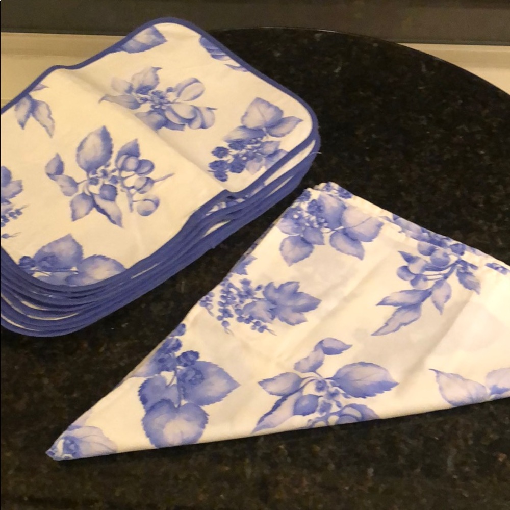 Place mats and napkins
